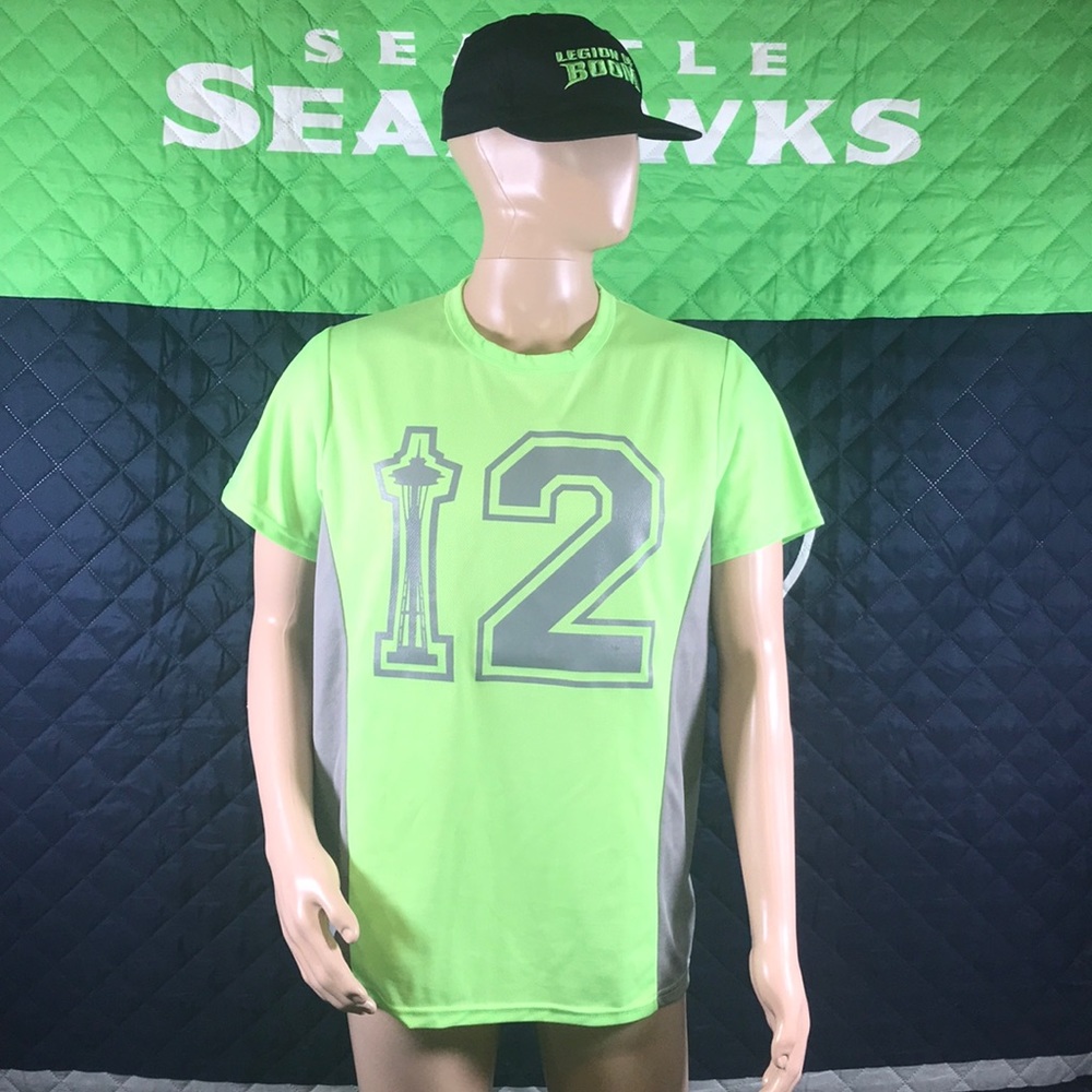 Seahawks 💙💚 Tee Size XL